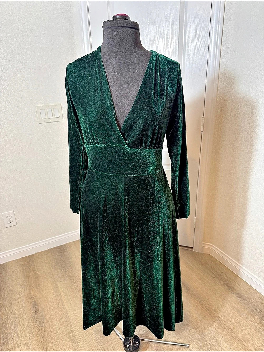 Custom Made Holiday Velvet Midi Dress in Green Like New